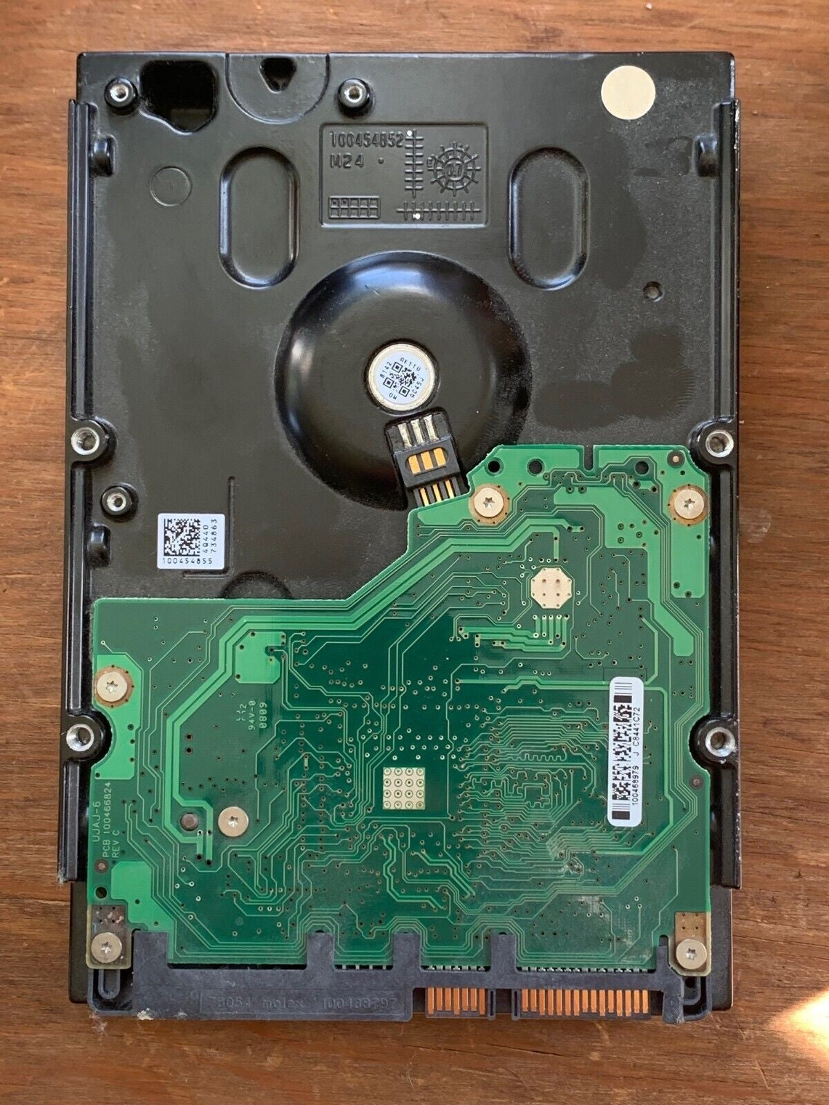 ST31000340AS – 100466824 Rev C – S/N: 9QJ0FVNN – P/N: 9BX158-303 – F/W: SD15 – Site: KRATSG – Date: 08485 – 1TB – 3.5" – SATA