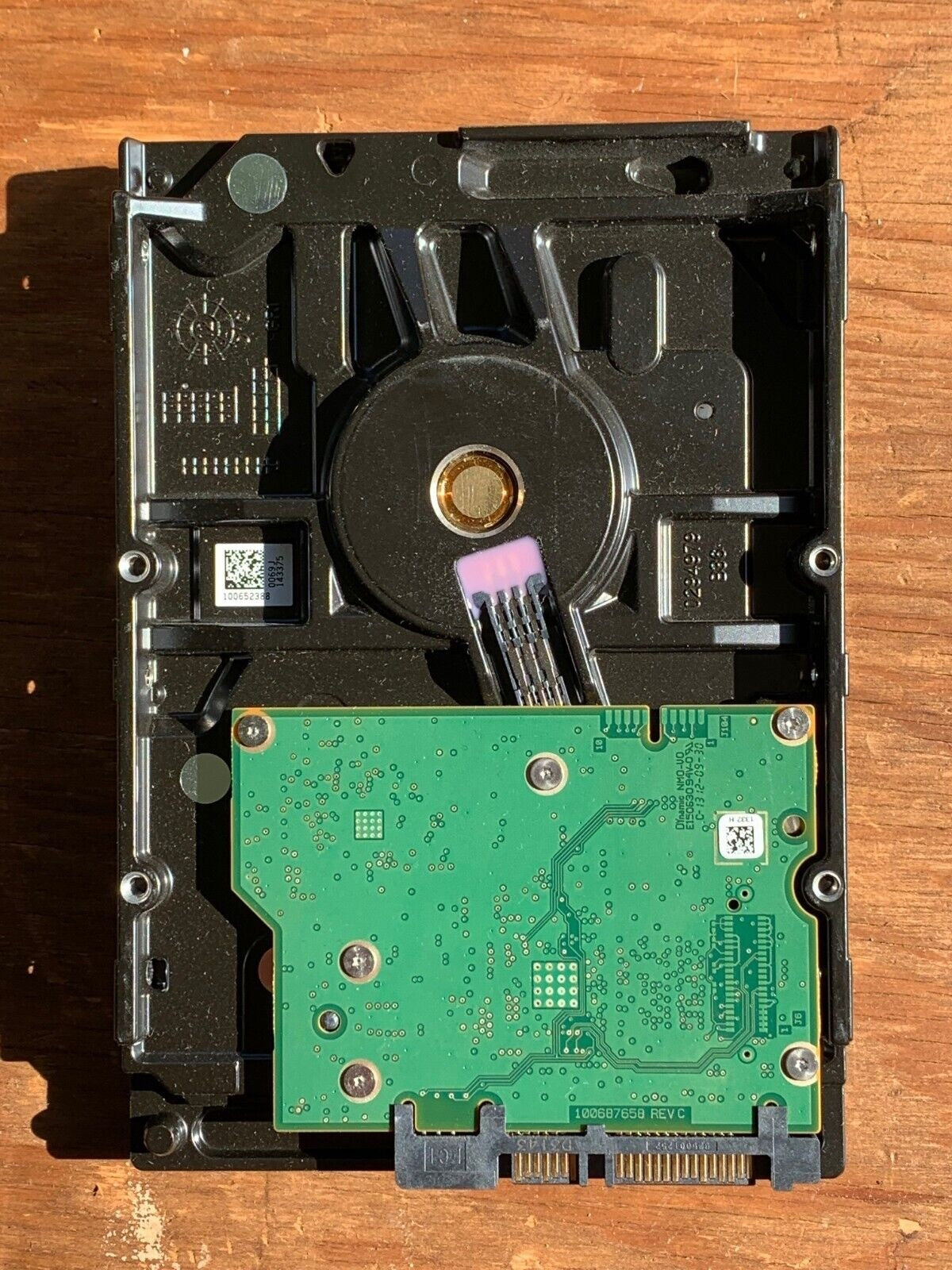 ST1000DM003 – 100687658 REV C – S/N: S1DBHRY5 – P/N: 1CH162-042 – F/W: AP15 – Site: SU – Date: 13454 – 1TB – 3.5" – SATA