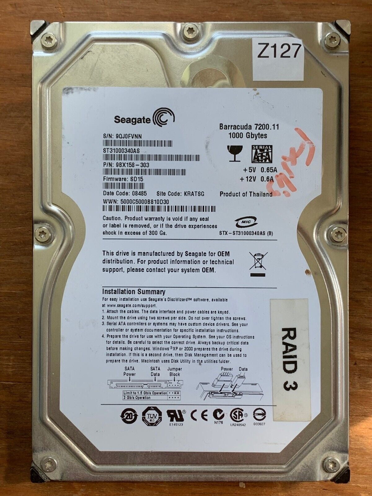 ST31000340AS – 100466824 Rev C – S/N: 9QJ0FVNN – P/N: 9BX158-303 – F/W: SD15 – Site: KRATSG – Date: 08485 – 1TB – 3.5" – SATA