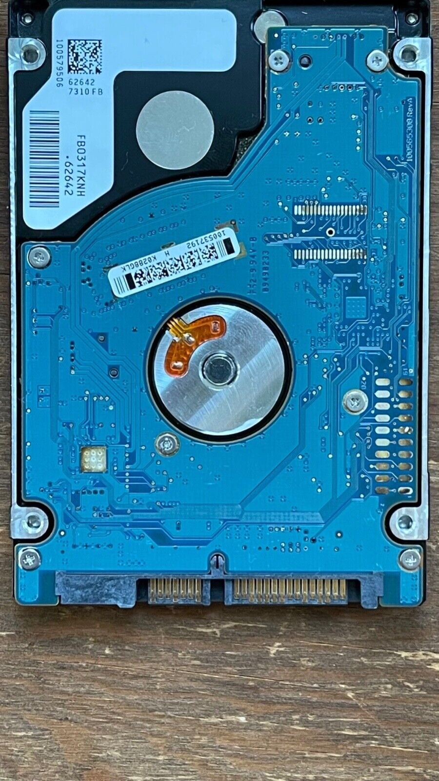 ST9250315ASG – 100537192 Rev B – S/N: 5VCDFWRD – P/N: 9KAG32-041 – Site: WU – Date: 10327 – 250GB – 2.5" – SATA