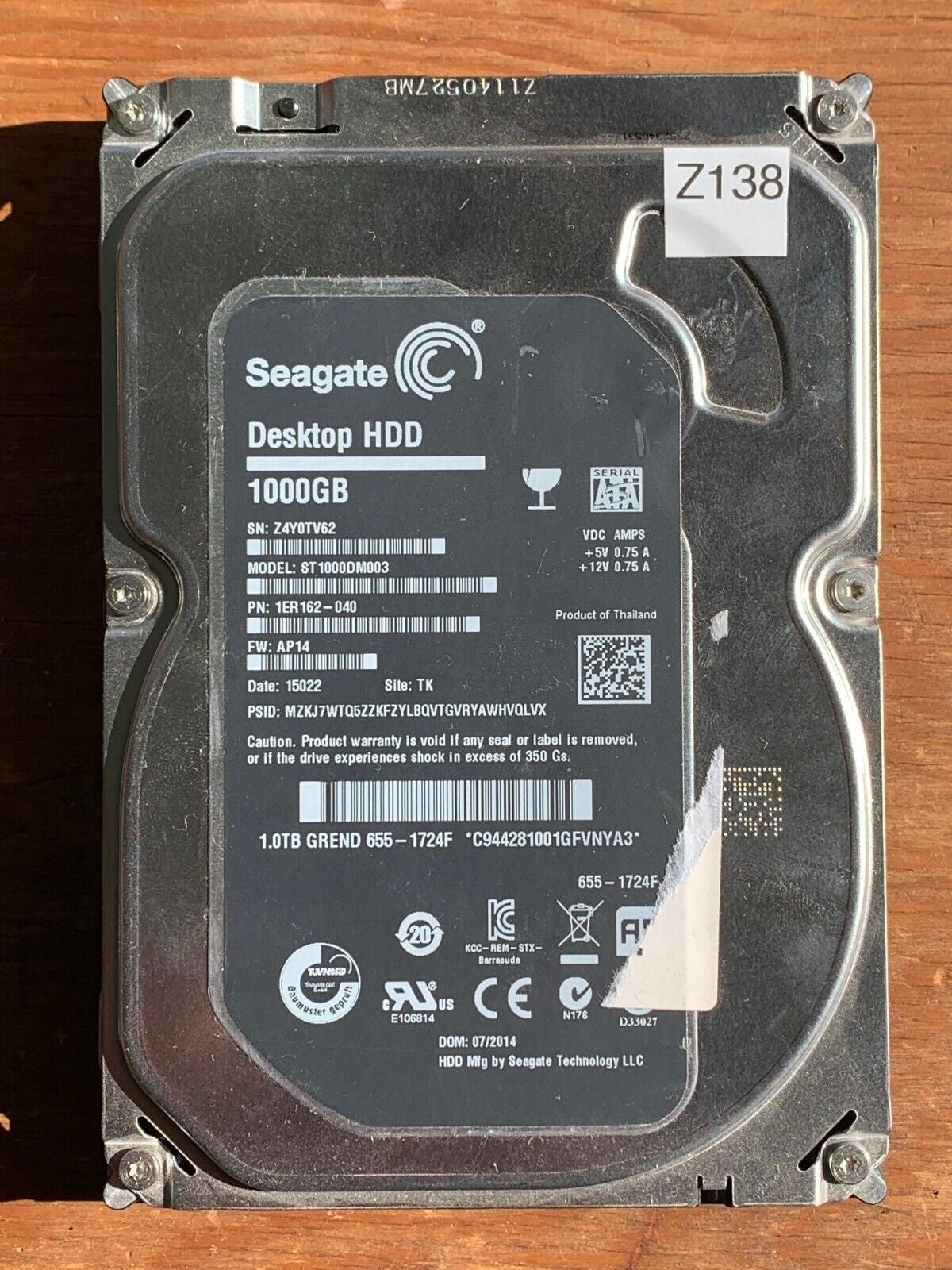 ST1000DM003 – 100724095 REV A – S/N: Z4Y0TV62 – P/N: 1ER162-040 – F/W: AP14 – Site: TK – Date: 15022 – 1TB – 3.5" – SATA