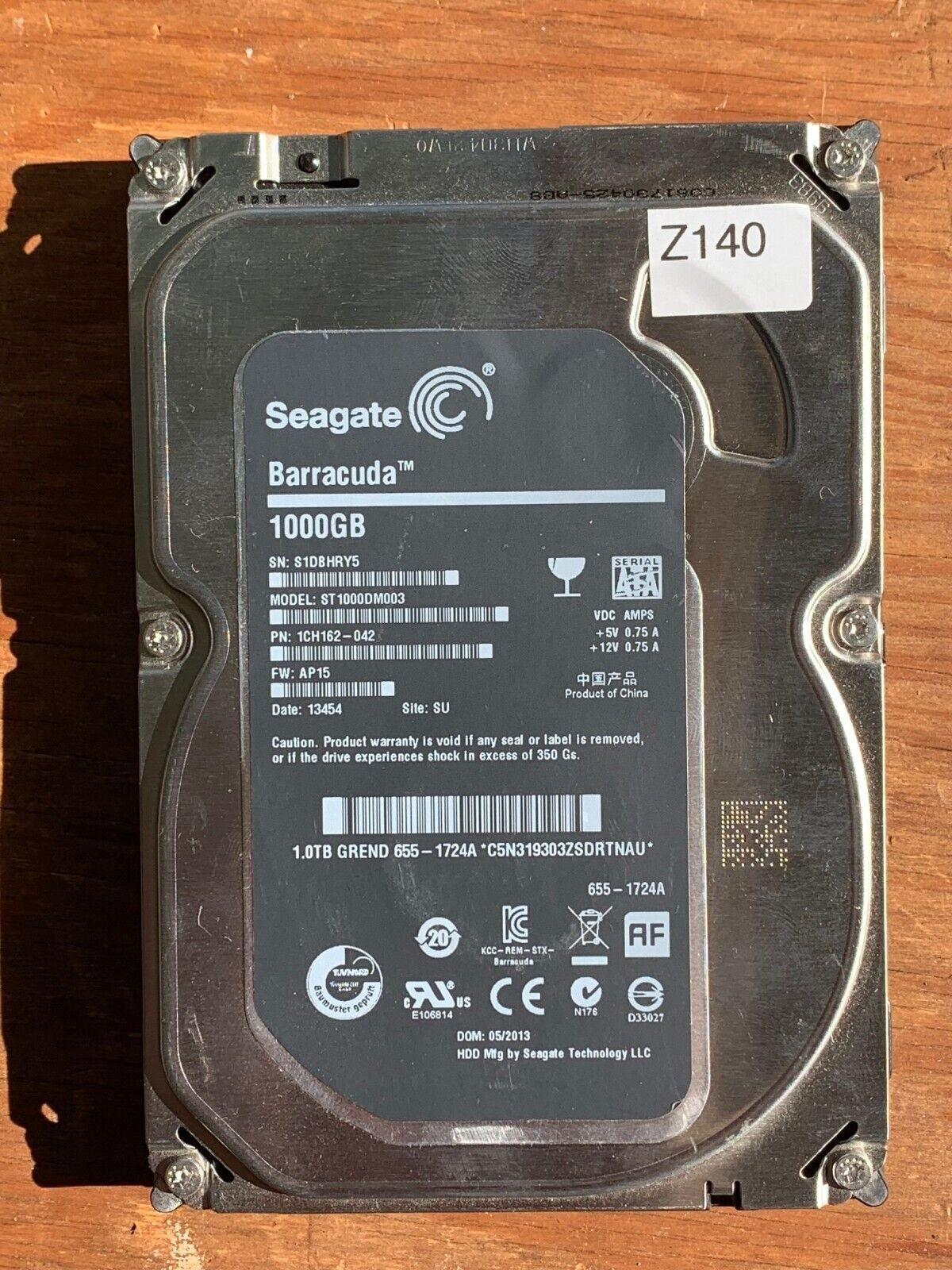 ST1000DM003 – 100687658 REV C – S/N: S1DBHRY5 – P/N: 1CH162-042 – F/W: AP15 – Site: SU – Date: 13454 – 1TB – 3.5" – SATA