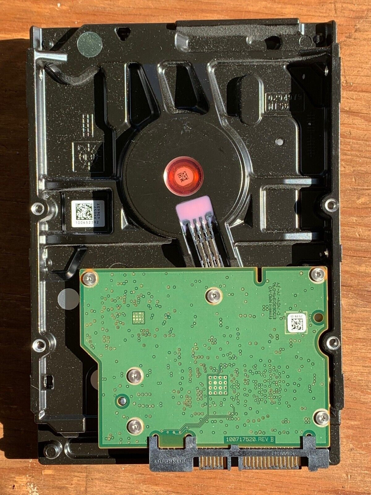 ST1000DM003 – 100717520 Rev B – S/N: Z1DBA61Y – P/N: 1CH162-048 – F/W: AP19 – Site: TK – Date: 14401 – 1TB – 3.5" – SATA