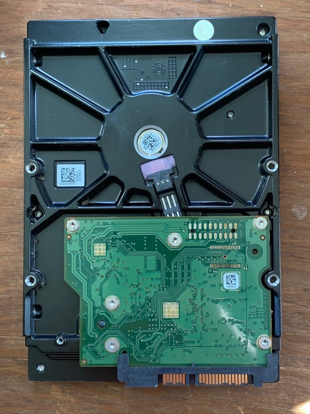 ST3500418AS – 100535704 REV B – S/N: 6VMARQHJ – P/N: 9SL142-042 – F/W: AP24 – Site: SU – Date: 10277 – 500GB – 3.5" – SATA