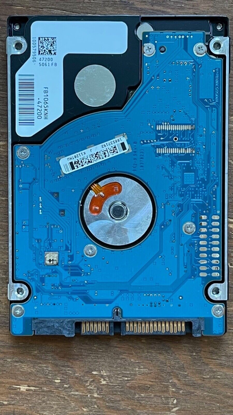 ST9500325ASG – S/N: 5VEEA94R – P/N: 9KAG34-042 – F/W: 0008APM2 – Site: WU – Date: 11167 – 500GB – 2.5" – SATA