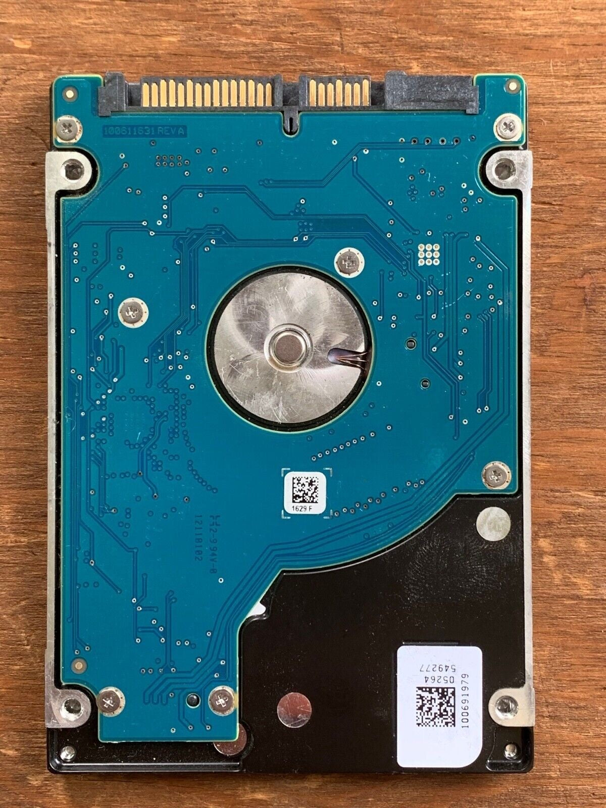 ST250LT014 – 100611631 Rev A – S/N: W0Q53CYC – P/N: 9YK14C-071 – F/W: 0004LVM7 – Site: WU – Date: 12501 – 250GB – 2.5" – SATA