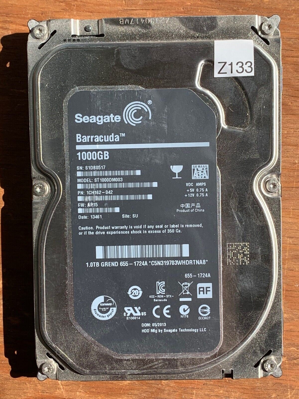 ST1000DM003 – 100687658 REV C – S/N: S1DB0517 – P/N: 1CH162-042 – F/W: AP15 – Site: SU – Date: 13461 – 1TB – 3.5" – SATA