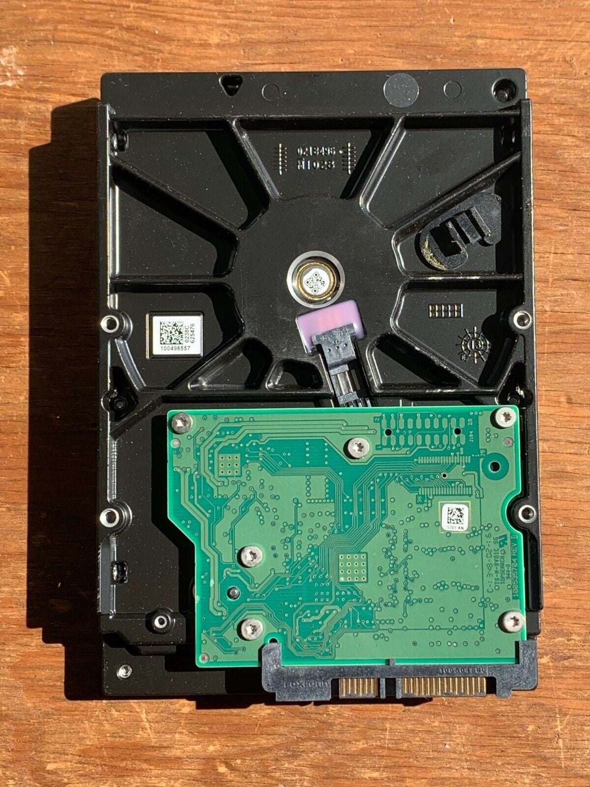 ST500DM002 – 100649872 REV B – S/N: S2APZKG7 – P/N: 1BD142-303 – F/W: KC48 – Site: SU – Date: 14294 – 500GB – 3.5" – SATA