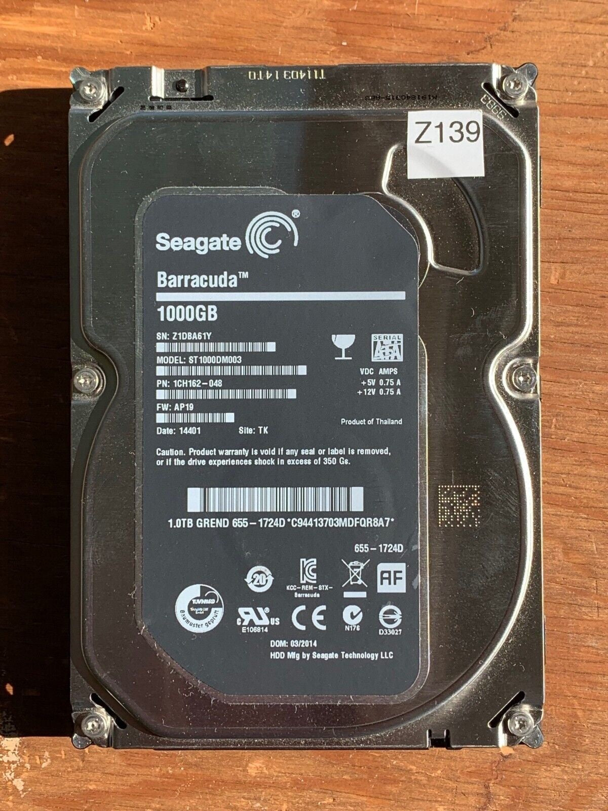 ST1000DM003 – 100717520 Rev B – S/N: Z1DBA61Y – P/N: 1CH162-048 – F/W: AP19 – Site: TK – Date: 14401 – 1TB – 3.5" – SATA