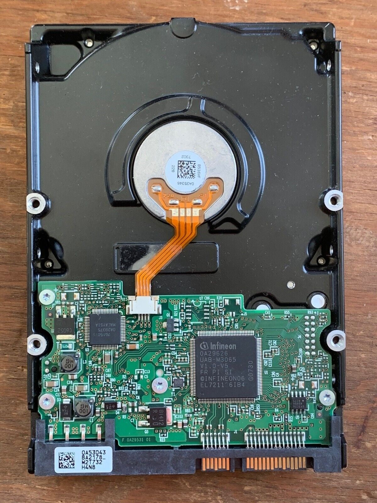 HDT725025VLA380 – 0A53043 BA2178 – BA2367 – P/N: 0A33423 – 250GB – 3.5" – SATA